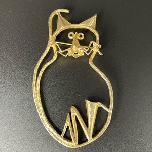 Gold tone cat brooch/pin